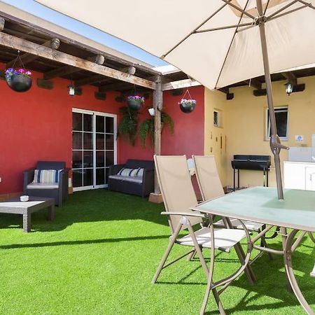Villa Blanca Tenerife - Private Rooms - Terrace And Bbq, 5 Minutes From The Beach And Airport San Isidro  Kültér fotó