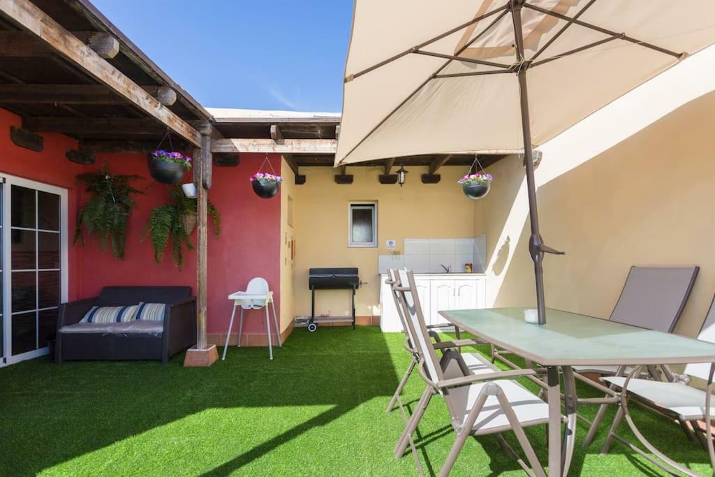 Villa Blanca Tenerife - Private Rooms - Terrace And Bbq, 5 Minutes From The Beach And Airport San Isidro  Kültér fotó