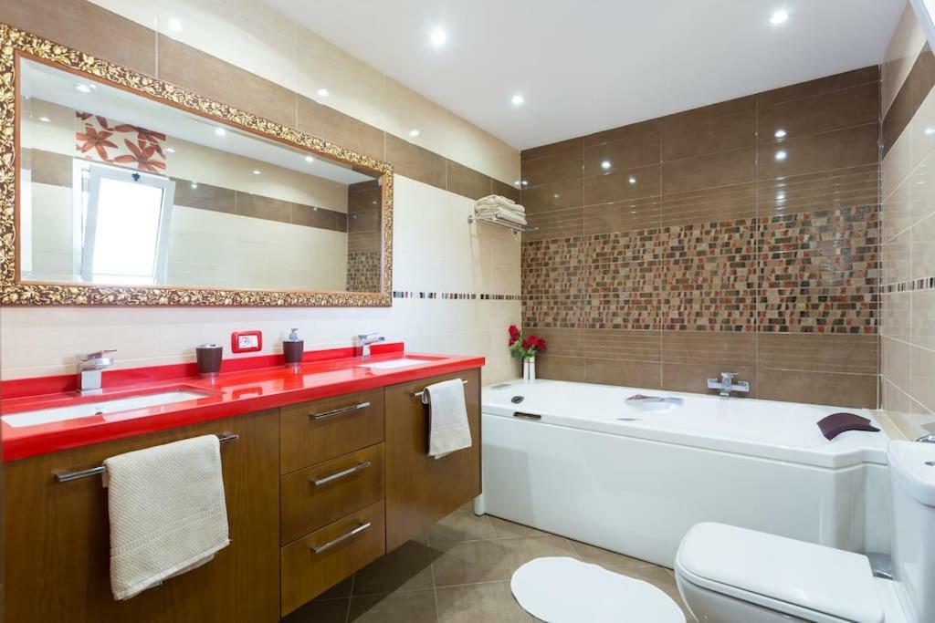 Villa Blanca Tenerife - Private Rooms - Terrace And Bbq, 5 Minutes From The Beach And Airport San Isidro  Kültér fotó