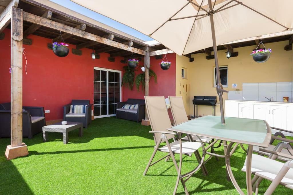 Villa Blanca Tenerife - Private Rooms - Terrace And Bbq, 5 Minutes From The Beach And Airport San Isidro  Kültér fotó